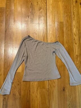 Women’s Long Sleeve Ribbed Top in Taupe